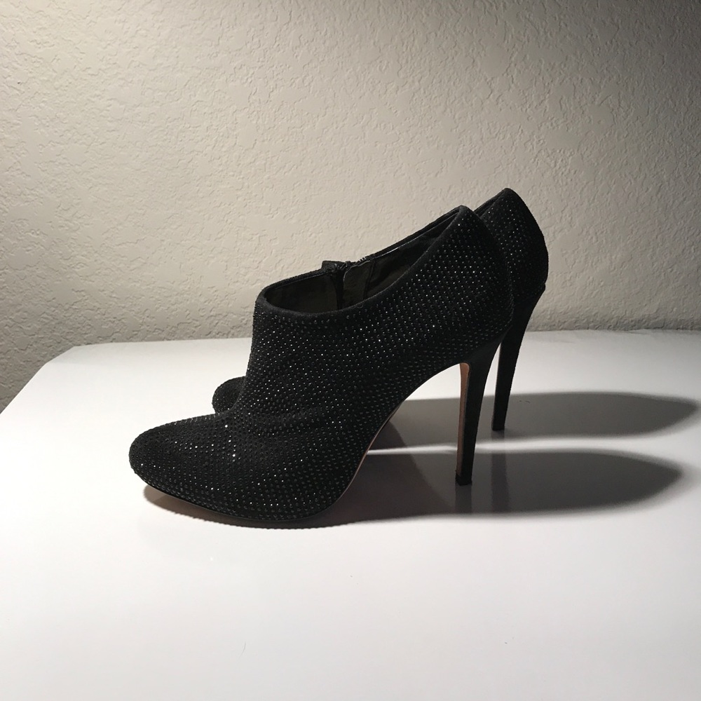 Leather embellished booties Sz 7,5